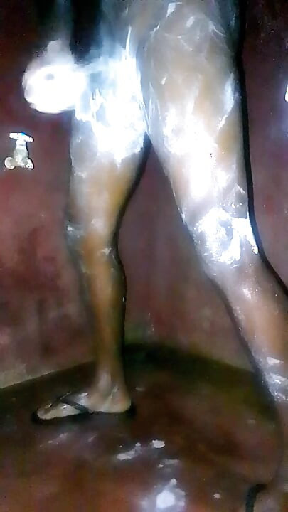 욕조의 비누 방울 받기