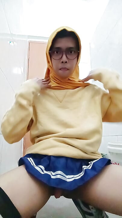 Hijab Asian Femboy Public Masturbate At Office Toilet