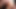 150磅的白人男人拿起一个80mm的插头并把它取下