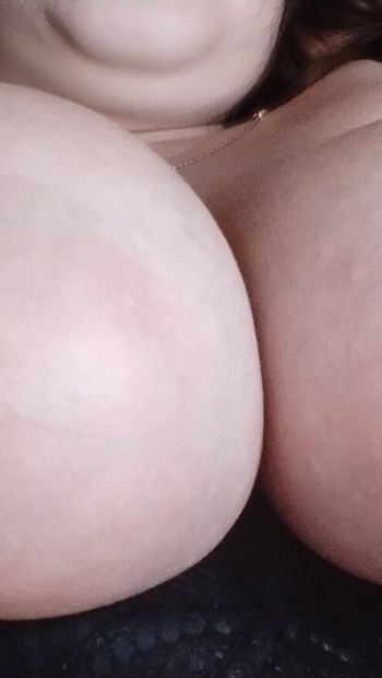 Come to play with me Big tits full of milk