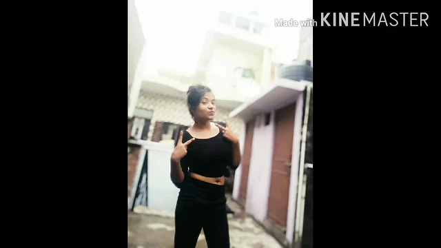 Kajal ko paisa de kr Lund chuswaya aur gand bhi mari