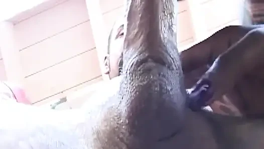 Olgun orta yaşlı seksi kadın büyük yüze boşalma ile her yere boşalıyor