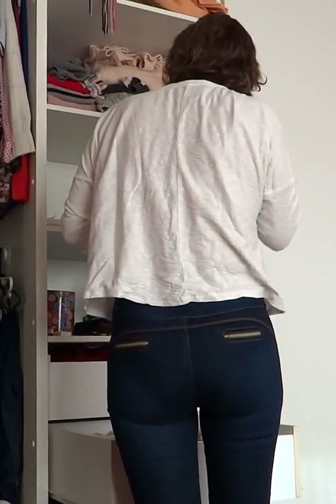 After Urinating, the Stepmother Puts on Very Tight Jeans, Revealing Her Panties