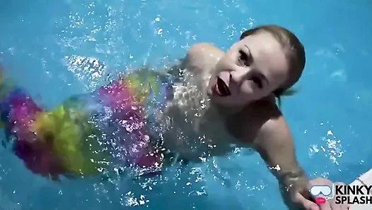 In gefangene meerjungfrau neckt dich im pool