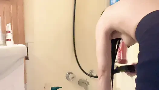 Hana cuci rambut di bak mandi toket kecilnya enak banget