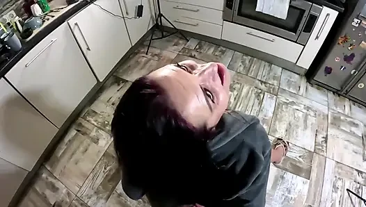 Bademantel MILF haar trocknen und putzen blowjob mit sperma in meinen haaren