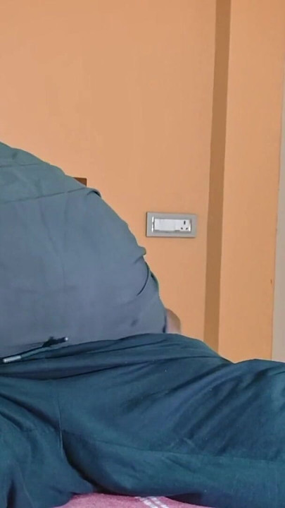 Ključni trenutak iz "Vruće MILF žene s velikom guzicom koja vara".