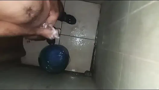 Pria masturbasi dengan pasangannya dan mereka akhirnya