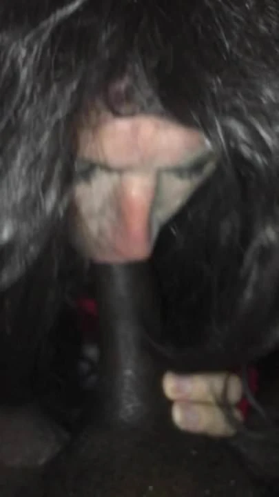 Quick bj from white sissy
