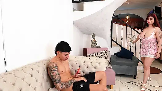 Üvey kız kardeşimin porno yaptığını ve beni onun videolarını izlerken fark ettim