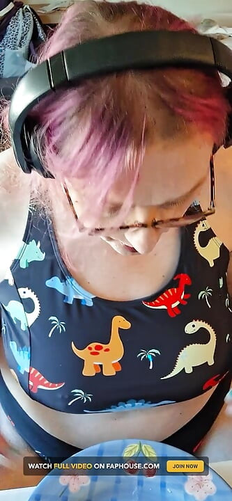 Dinosaur Girl Eats Breakfast!