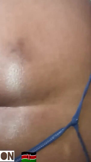 Zadivljujući trenutak iz "Bubble Butt Ebony Bouncing on my BBC (Cumshot)"