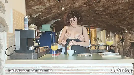 Görebileceğin en tutkulu lezbiyen küvet seksi