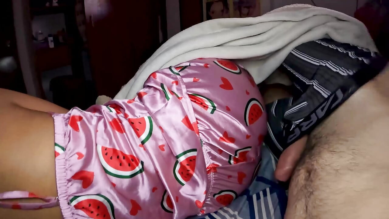 Velké zadky dostala velký penis od svého nevlastního bratra