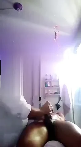 Handjob zu bekommen endet mit Sperma-Shooting