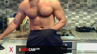 Dubai garanhão com tesão, corpo lindo, pau quente - árabe gay