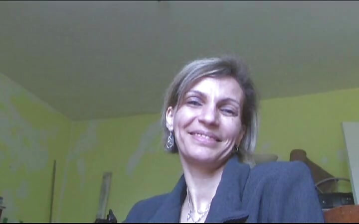 Francesa gata tem seu cu apertado fodido por seu amante