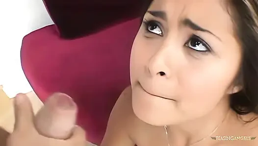 Dia memiliki posterior besar dan alat kelamin kecil, tetapi dia memiliki kepala yang luar biasa.