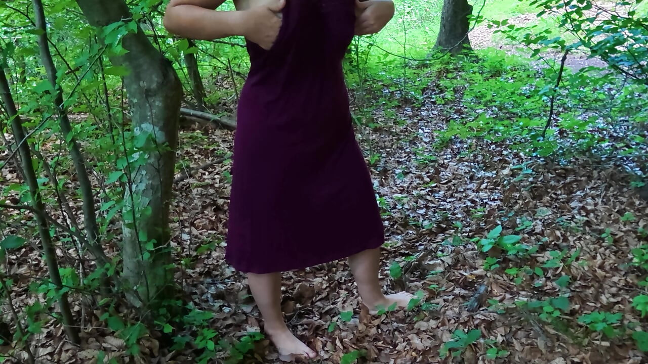 Real MILF orgasm in the woods