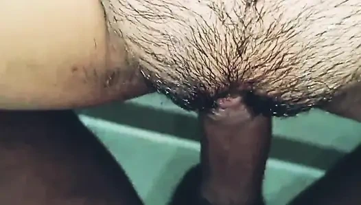 25-jährige heiße desi-freundin fickte ihre muschi