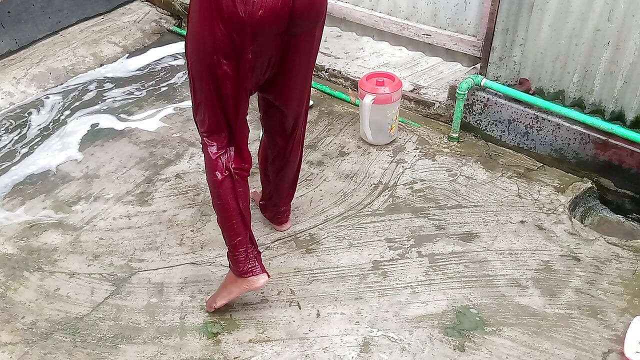 Watching Indian outdoor stepmom take a hot bath makes her stepson go crazy for fucking her