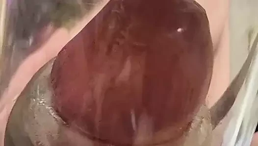 Kalın yaraklı heteroseksüel Avustralyalı travesti sağım makinesi tarafından emiyor (döl yok) - seans.04