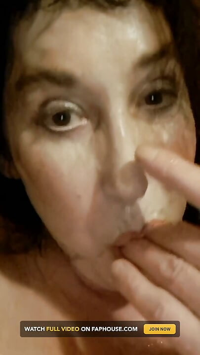 Gypsy Esmeralda in the Village Sauna Indulges in an Oak Broom and Ends up Squirting