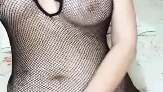 Ateşli komşu bana video gönderiyor