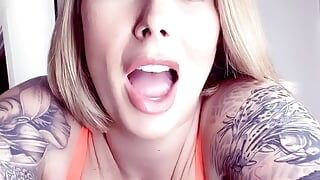 Seksi iç çamaşırlı bebek porno yıldızı Paige Turnah ile büyük götlü twerk ve amcık azdırıyor