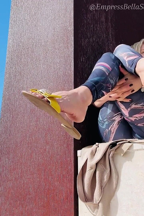 Shoeplay and Dangling From Empressbellasadica in Public