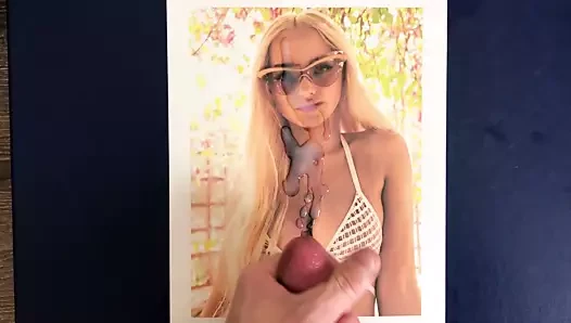Dove Cameron'a haraç
