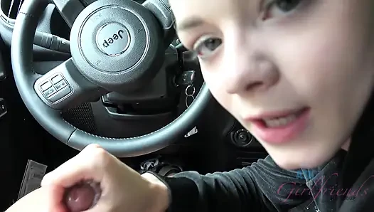 Pov elsa jean nyepong kontol dan ngocok kontol di dalam mobil! Pirang mengisap, menunggangi keras lalu mengocok mani muncrat besar-besaran