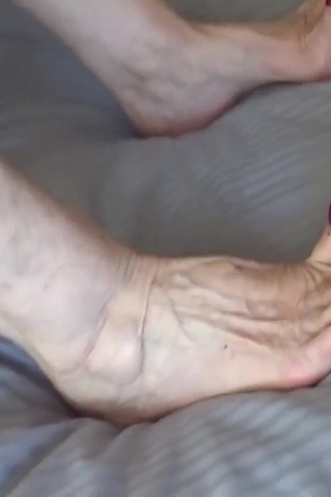 Real Amateur Homemade Foot Lovers Step Stepmother Toy to Get Pussy Wet Then Wants to Fuck