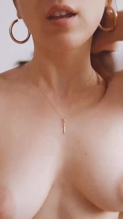 来自“ASMR JOI - 你的女友在下班后照顾你”的难忘时刻