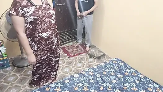 Gecenin karanlığında üvey erkek kardeş üvey kız kardeşini korku içinde bıraktı.