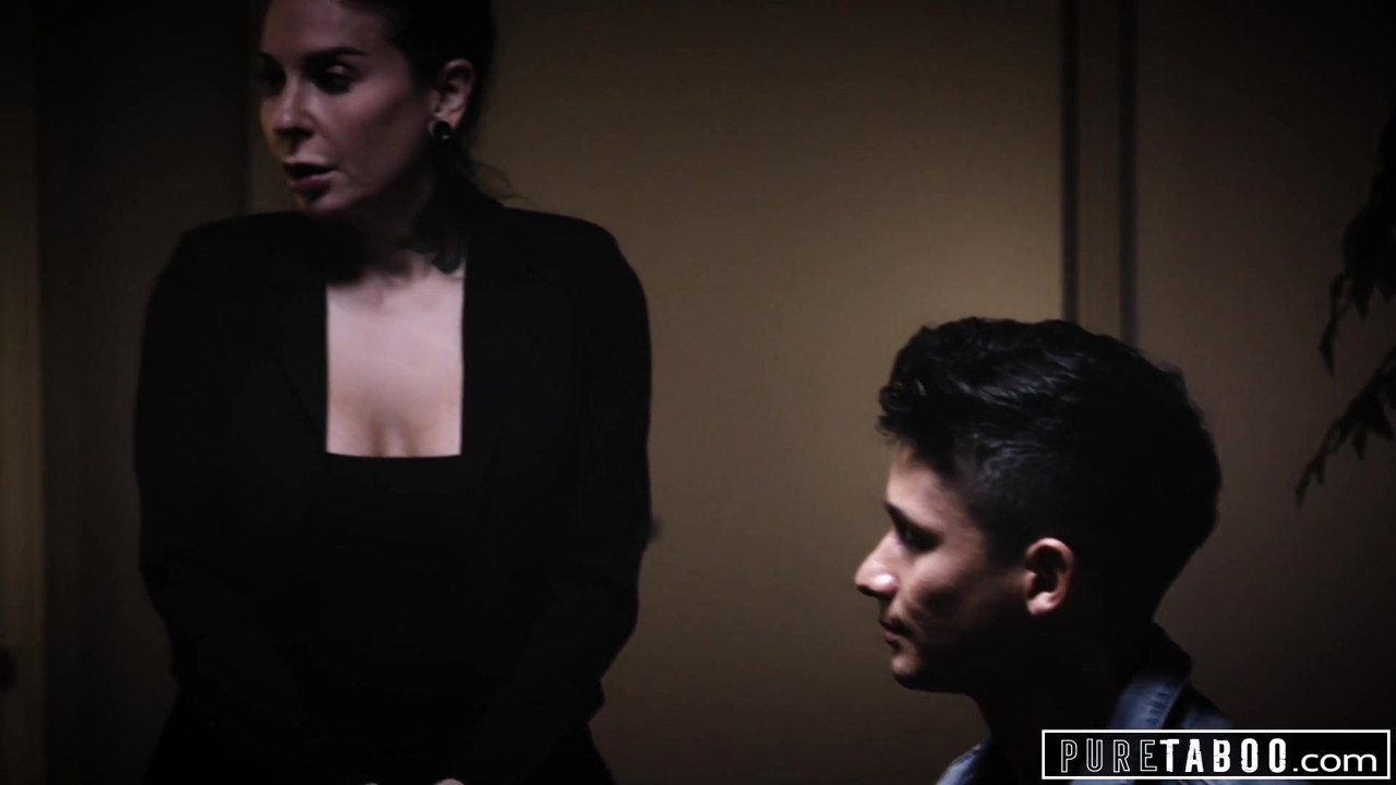 純粋なタブー、セクシートランスガールが悲しみの男をやる