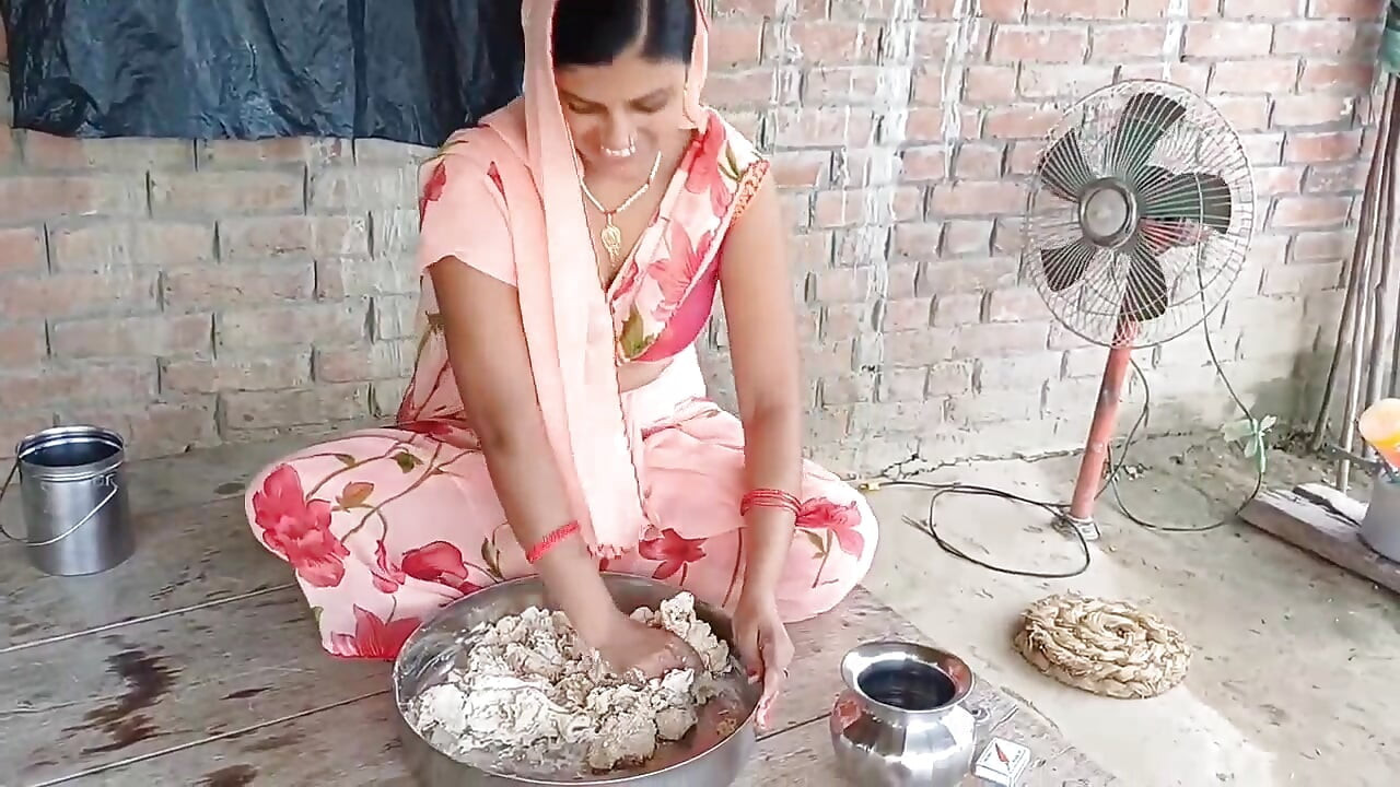 Apne he stepsister ki friend ko virgin pussy fuck kiya or pussy ros nikal kar jiv se chata,gud ki ros pilaya.. a