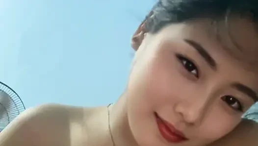 Kontolku diremas sama toket besar saudara tiriku, rasanya enak banget