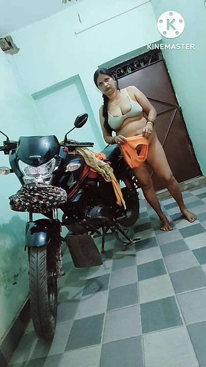 Bhabhina seksi maćeha jebana na biciklu