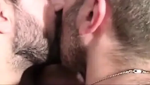 3 delikanlı çıplak eğlence