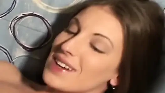 Tempting Brunette Babe Gets Her Pussy Filled with Jizz