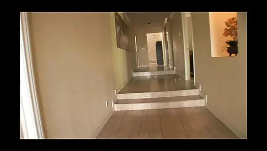 Harika büyük memeli amatör orta yaşlı seksi kadın götünü sikiyor ve siyah yarak canavarı tarafından ağzına boşaltıyor (tam film)