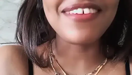 Antara keinginan dan godaan... Aku tidak berpikir tentang hal itu begitu banyak ... Lihat saja aku