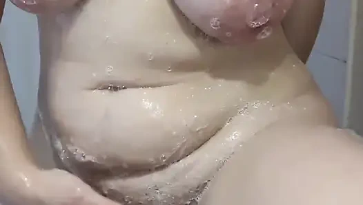 Orta yaşlı seksi kadın ateşli ıslak ve jussy duş