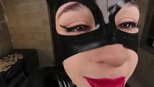 Vrcosplayx kylie rocket sebagai catwoman akan memandumu melalui misteri kenikmatan seksual bagian 1