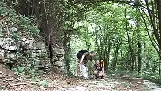 Cewek tua mesum ngentot gadis remaja imut