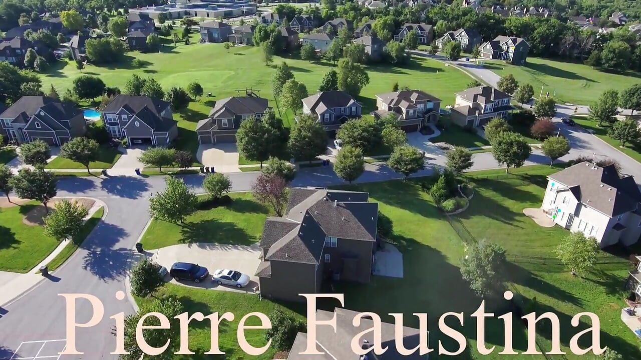 Horny Stepaughter Sneaks Into Stepdaddy Room to Grind on His Dick