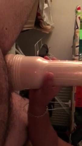 je le branle avec le fleshlight