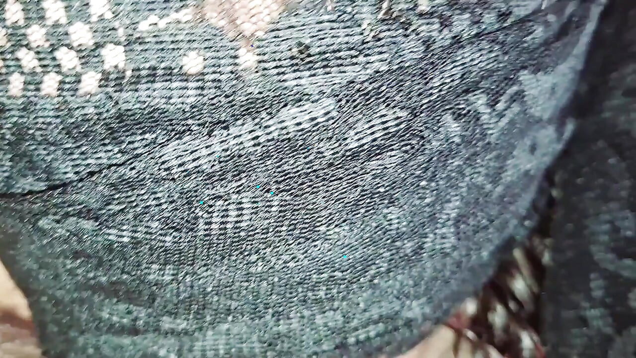 Немного играет с его членом