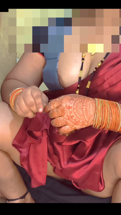 "सौतेली मम्मी को सौतेले बेटे की जेब में कंडोम मिलता है और कॉमडम के साथ जोरदार चुदाई मिलती है"